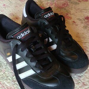 Adidas Samba Indoor Soccer Sneakers size 6 Big Boys